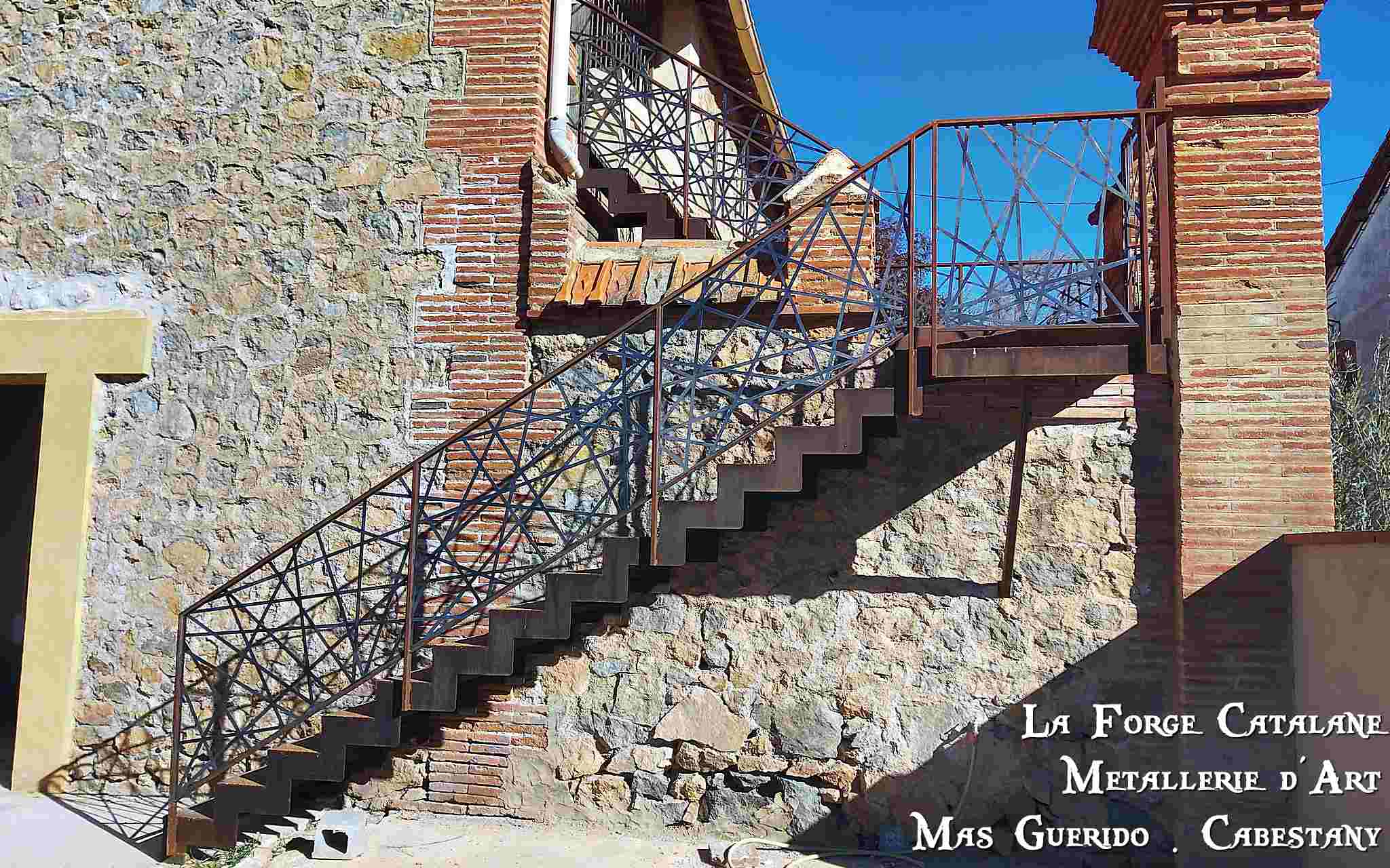 escalier limons cremailleres marches fer avec rampant en decoupe laser forge catalane.jpg